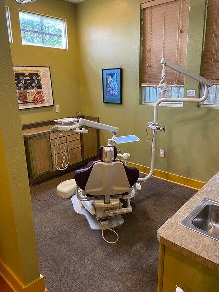 More Photos Of 1445 Somerset Rd, San Antonio Medical For Sale