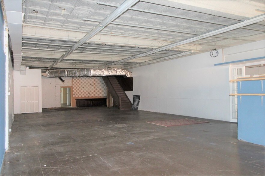 More Photos Of 1850 Church St, Appomattox Bar For Sale