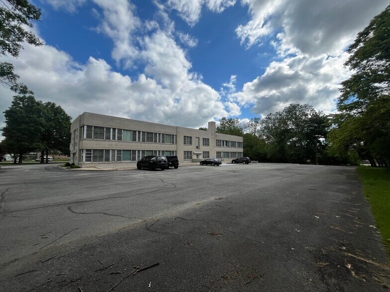 More Photos Of 2222 8th St, Bedford Office Residential For Sale