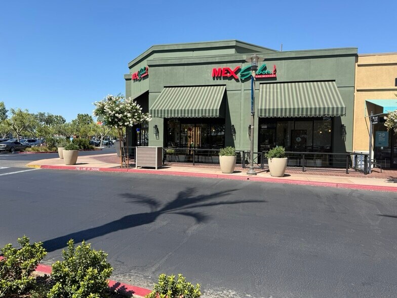 More Photos Of 40 El Camino, Fresno Storefront For Lease