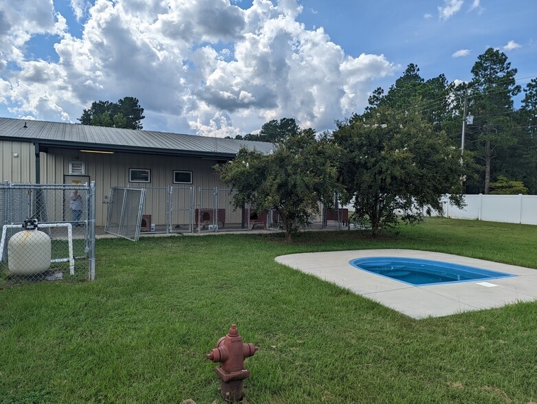 More Photos Of 2608 E Highway 76, Marion General Retail For Sale