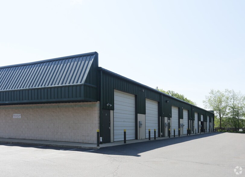 More Photos Of 196 N Belle Mead Rd, East Setauket Warehouse For Lease