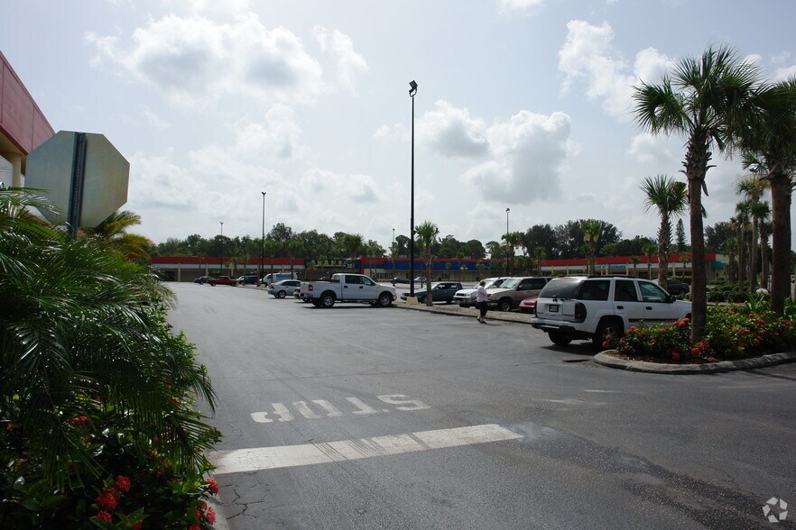 More Photos Of 2065-2127 Tamiami Trl S, Venice Freestanding For Lease