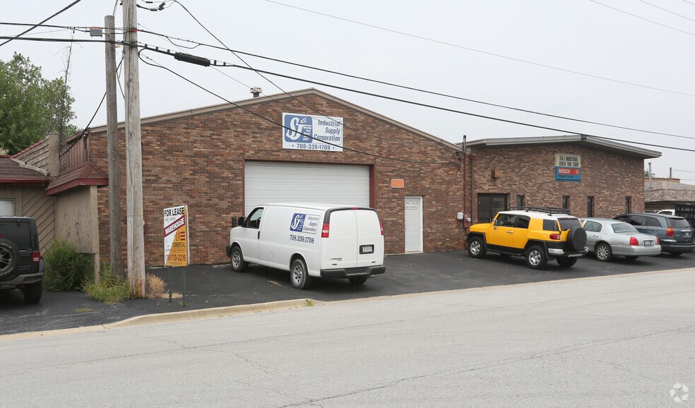 More Photos Of 16060 Suntone Dr, South Holland Warehouse For Lease