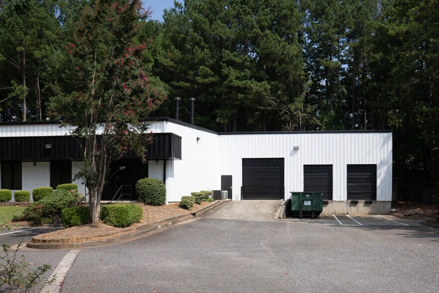 More Photos Of 9370 Industrial Trace, Alpharetta Warehouse For Lease