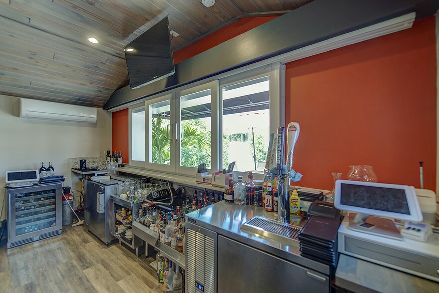 More Photos Of 514 NW Dixie Hwy, Stuart Restaurant For Sale
