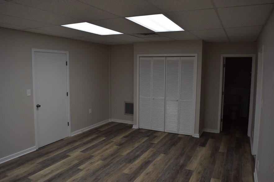More Photos Of 4329 Emerson St, Jacksonville Warehouse For Lease