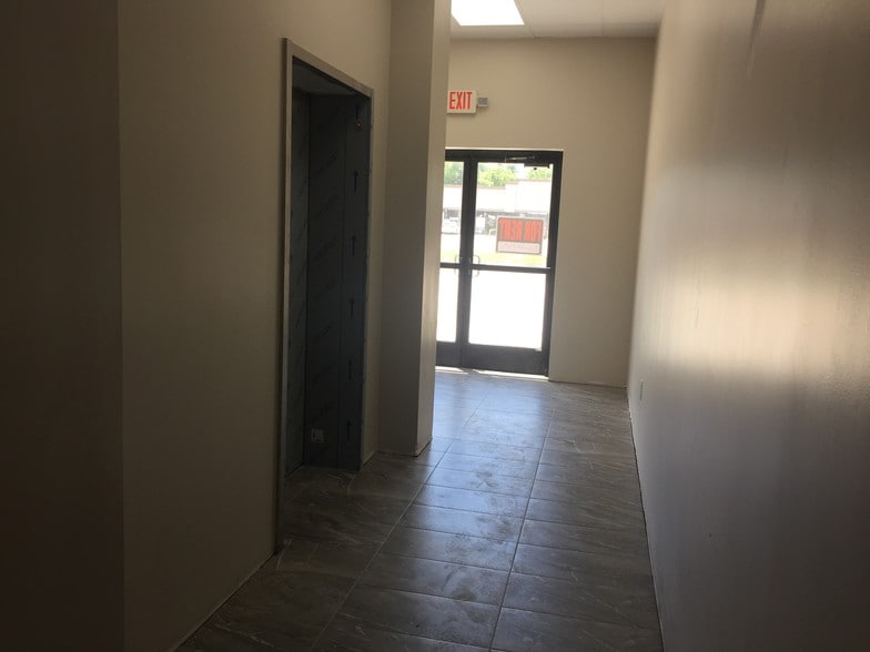 More Photos Of 701 Pin Oak Rd, Katy Storefront Retail Office For Lease