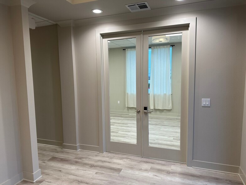 More Photos Of 439 Riviera Ln, Fulshear Medical For Lease