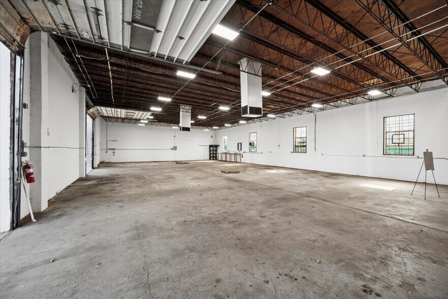 More Photos Of 21 5th St, Somerville Warehouse For Lease