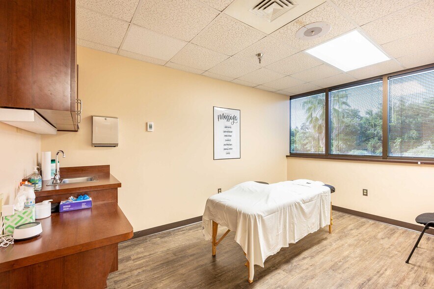 More Photos Of 6719 Gall Blvd, Zephyrhills Medical For Sale