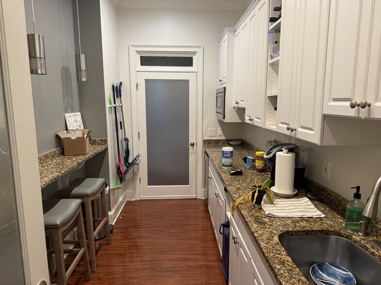 More Photos Of 3535 Roswell Rd, Marietta Medical For Lease