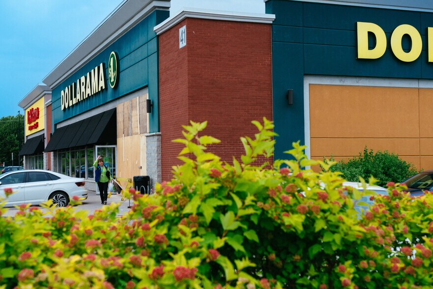 More Photos Of 51 Boul de la Gappe, Gatineau Unknown For Lease