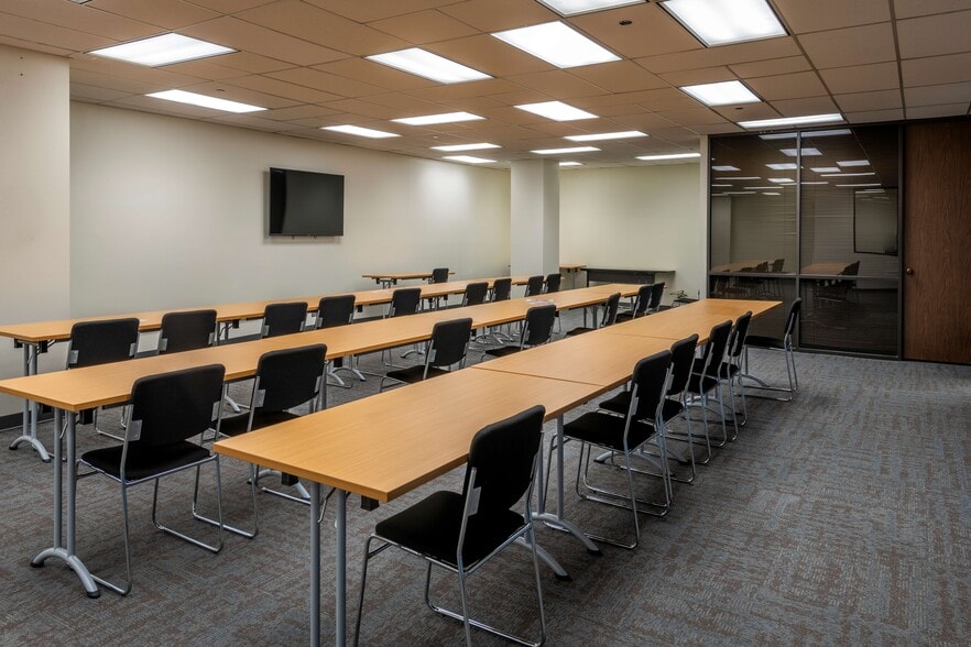 More Photos Of 6100 Bandera Rd, San Antonio Office For Lease