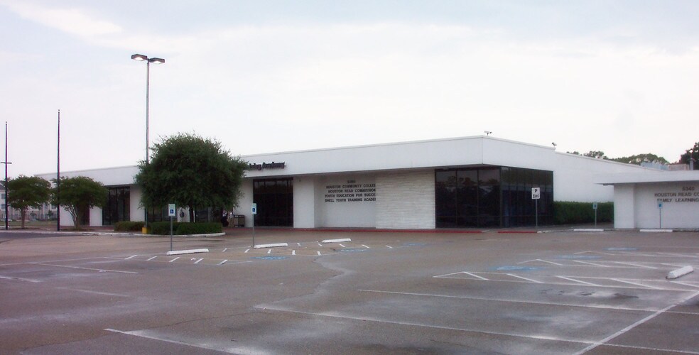 More Photos Of 5400 Griggs Rd, Houston General Retail For Lease
