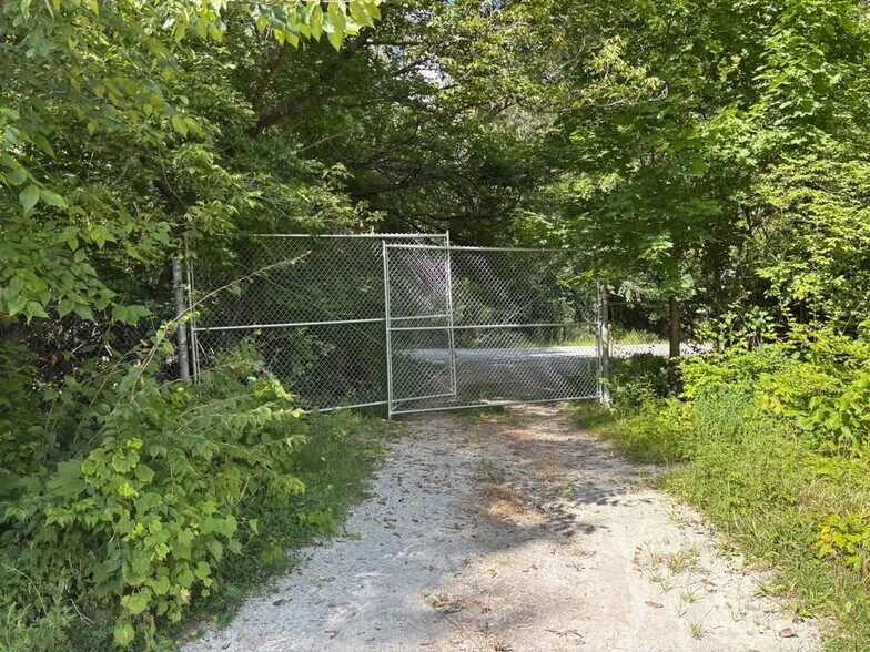 More Photos Of 233 Sycamore St, Anderson Land For Lease