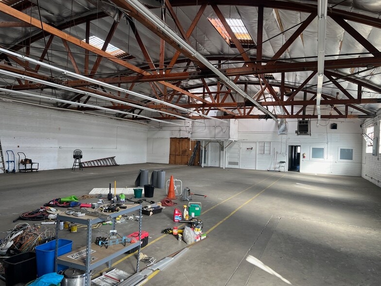 More Photos Of 4440 York Blvd, Los Angeles Manufacturing For Lease