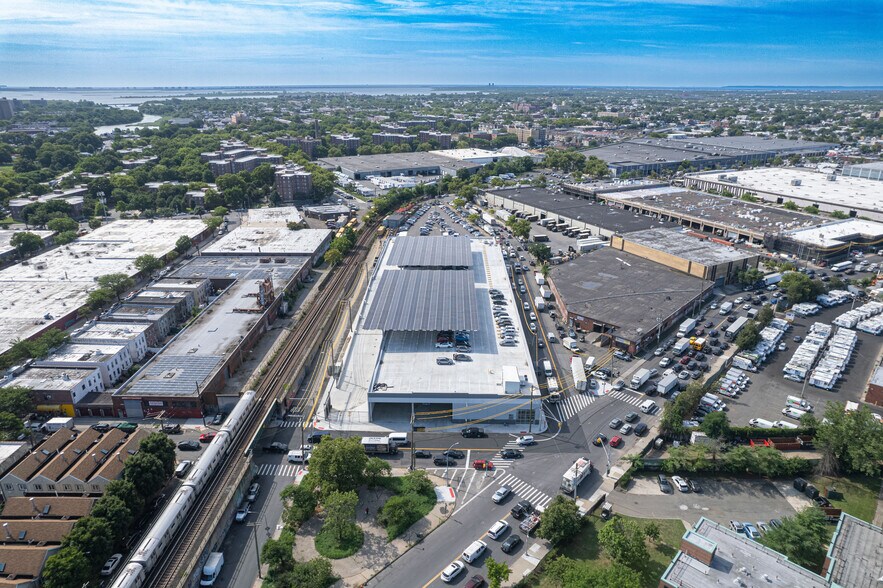 More Photos Of 807 Bank St, Brooklyn Warehouse For Lease