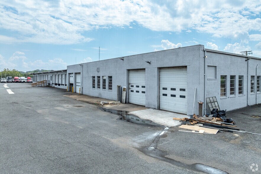 More Photos Of 2720 Annapolis Rd, Baltimore Truck Terminal For Lease