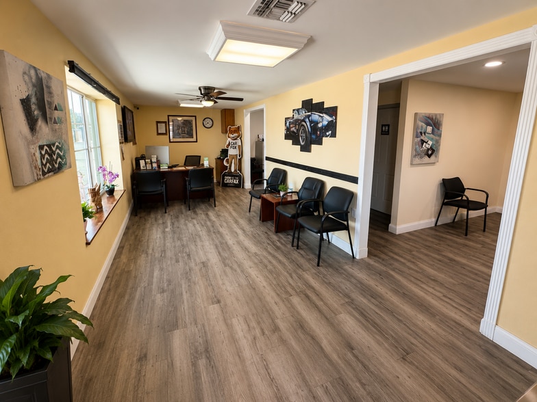More Photos Of 906 E Broadway Rd, Phoenix Warehouse For Sale