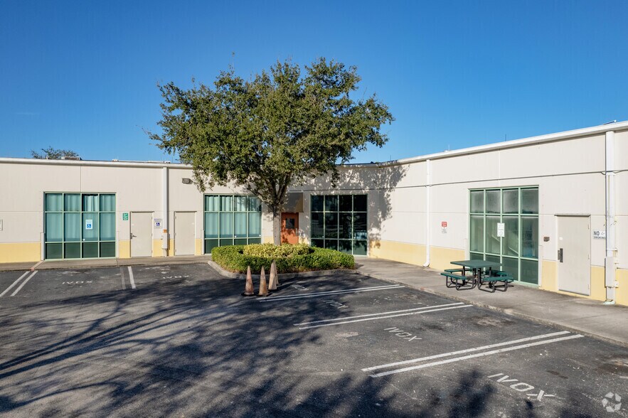 More Photos Of 580-584 NW University Blvd, Port Saint Lucie Unknown For Lease