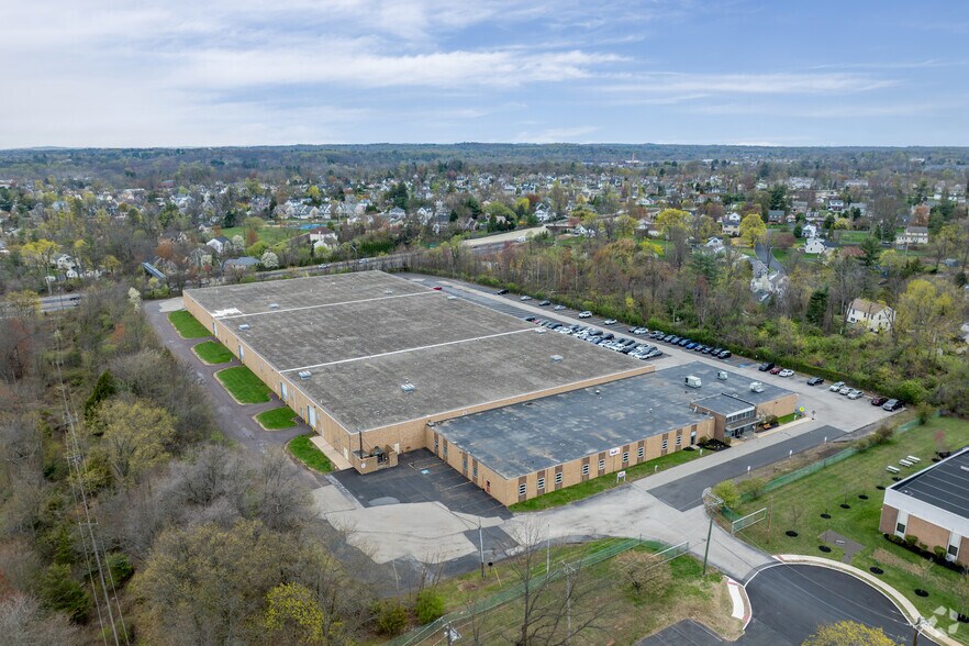 More Photos Of 500 Maryland Dr, Fort Washington Warehouse For Lease