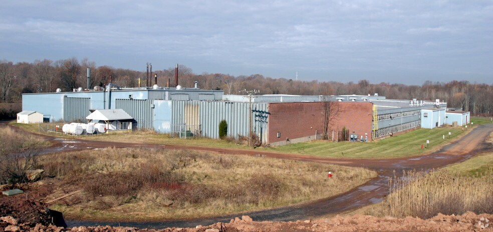 More Photos Of 500 Four Rod Rd, Berlin Light Manufacturing For Lease