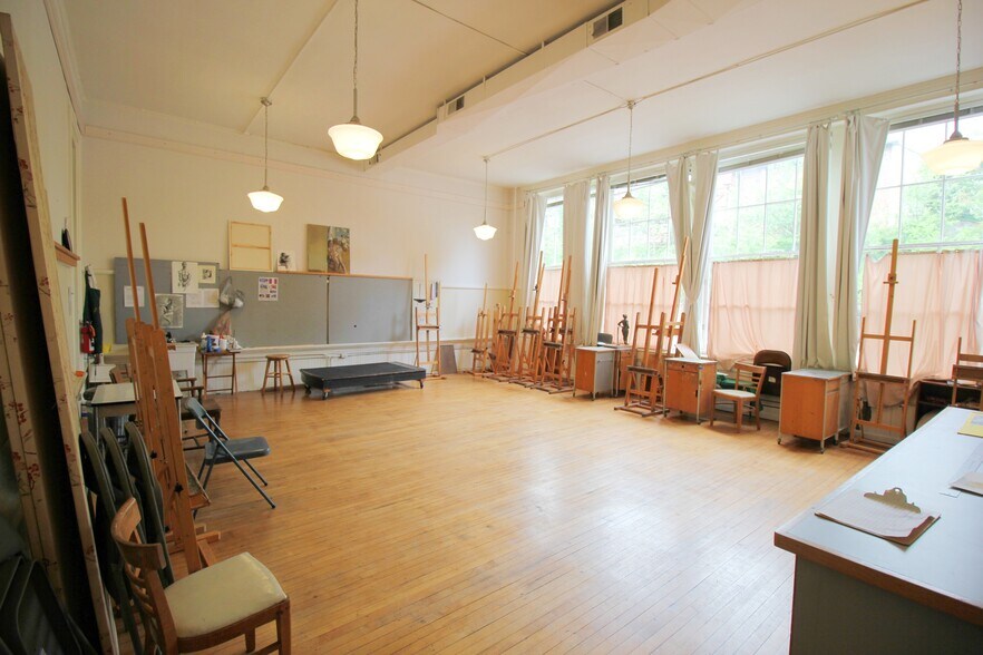 More Photos Of 217-219 W Beverly St, Staunton Storefront Retail Office For Sale