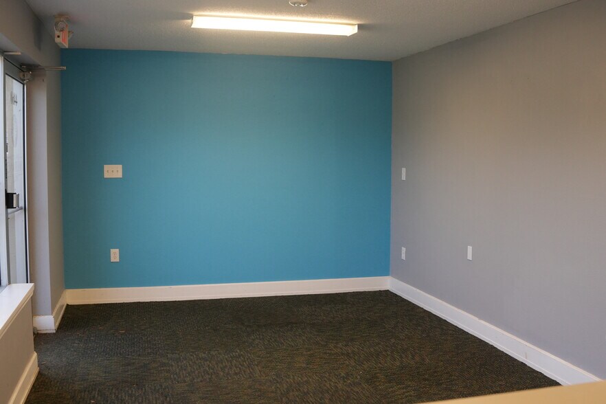 More Photos Of 4460 Edgewater Dr, Orlando Office For Lease