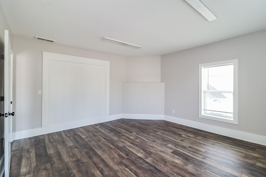 More Photos Of 104 W Candler St, Winder Medical For Sale