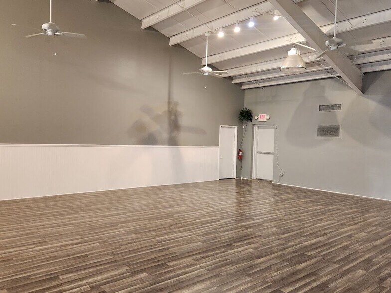 More Photos Of 8361 Stone Run Ct, Tampa Office For Sale