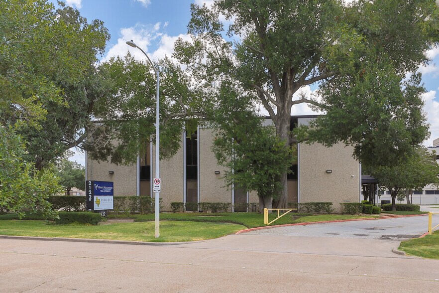 More Photos Of 2122 E Governors Cir, Houston Office For Sale