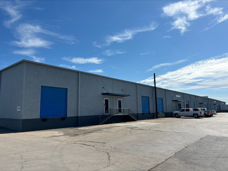 More Photos Of 5721 E Rosedale St, Fort Worth Unknown For Lease