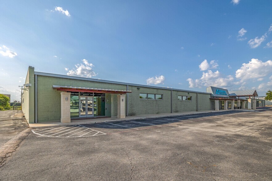 More Photos Of 2735 Austin Hwy, San Antonio Office For Lease