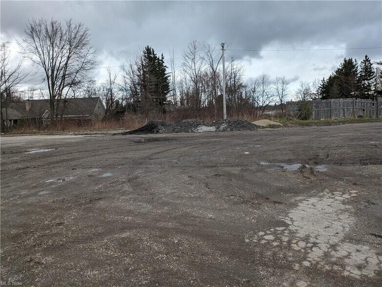 More Photos Of 1851 S Broadway, Geneva Bar For Sale