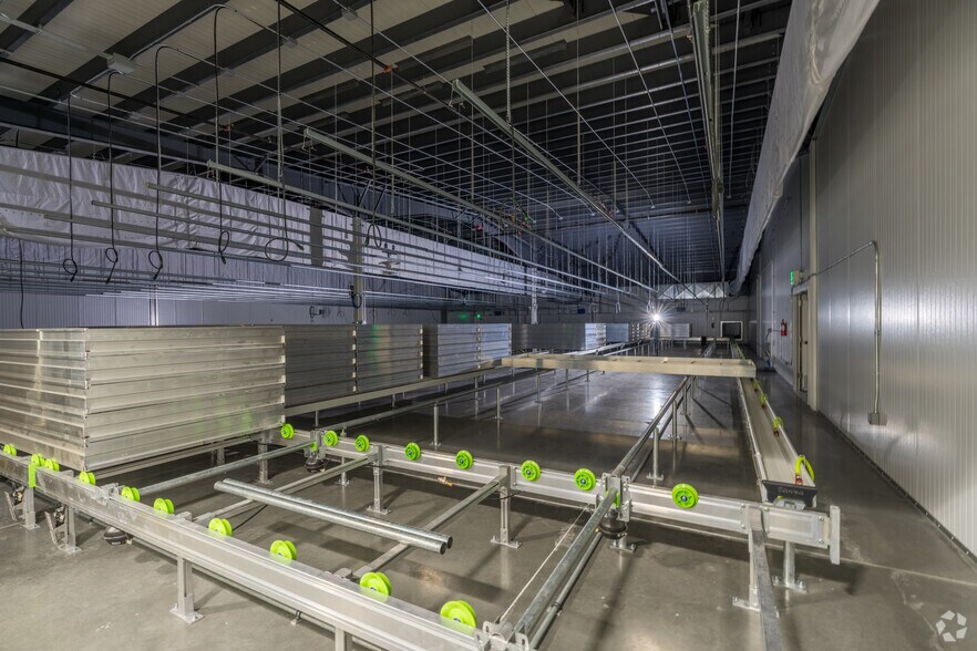 More Photos Of 7897 Randolph Rd NE, Moses Lake Manufacturing For Sale