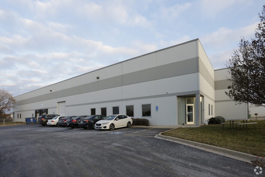 More Photos Of 1227-1229 Lakeside Dr, Romeoville Warehouse For Lease