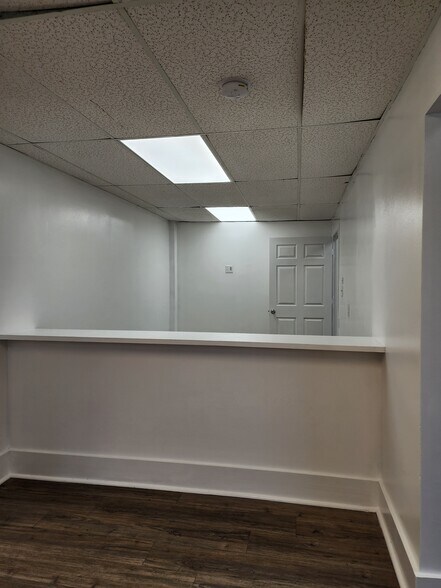 More Photos Of 43 Mays Landing Rd, Somers Point Storefront Retail Office For Lease