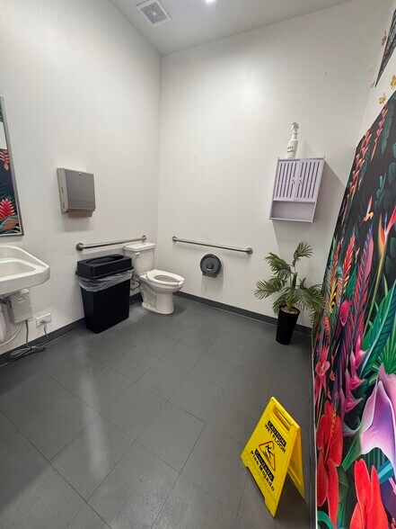 More Photos Of 1443 Belladonna Pl, Saint Cloud Showroom For Lease