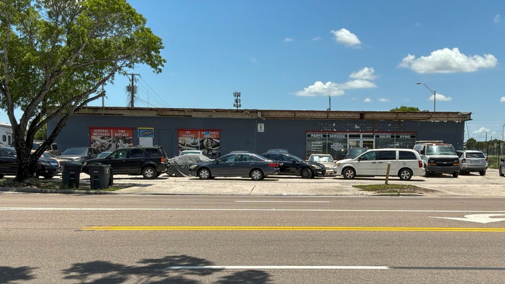 Primary Photo Of 3105 Fowler St, Fort Myers Auto Repair For Sale