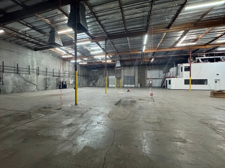 More Photos Of 731 W Fairmont Dr, Tempe Warehouse For Lease