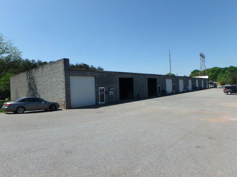 More Photos Of 7471-7473 Hagers Hollow Dr, Denver Warehouse For Lease