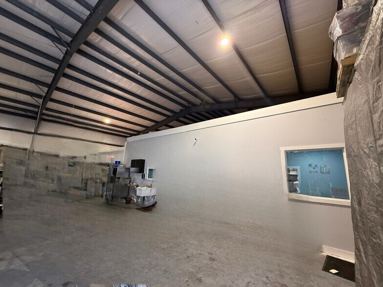 More Photos Of 6860 28th St Cir, Sarasota Warehouse For Sale