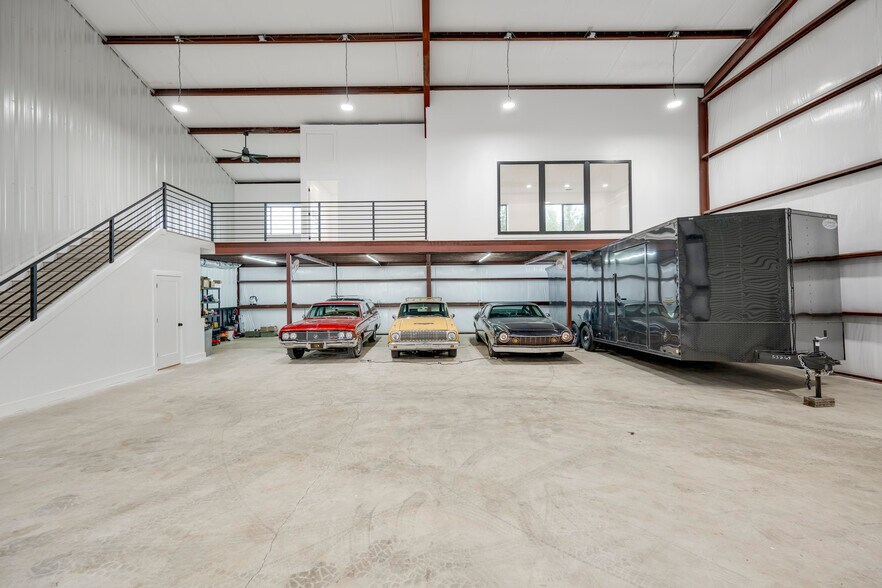 More Photos Of 15210 Fitzhugh Rd, Austin Warehouse For Lease