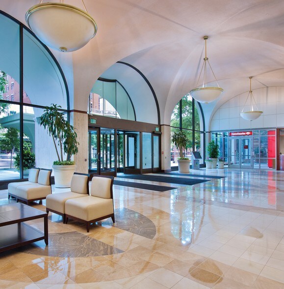 More Photos Of 400 S Tryon St, Charlotte Loft Creative Space For Lease