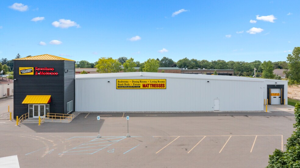 More Photos Of 8520 W Saginaw Hwy, Lansing Freestanding For Sale