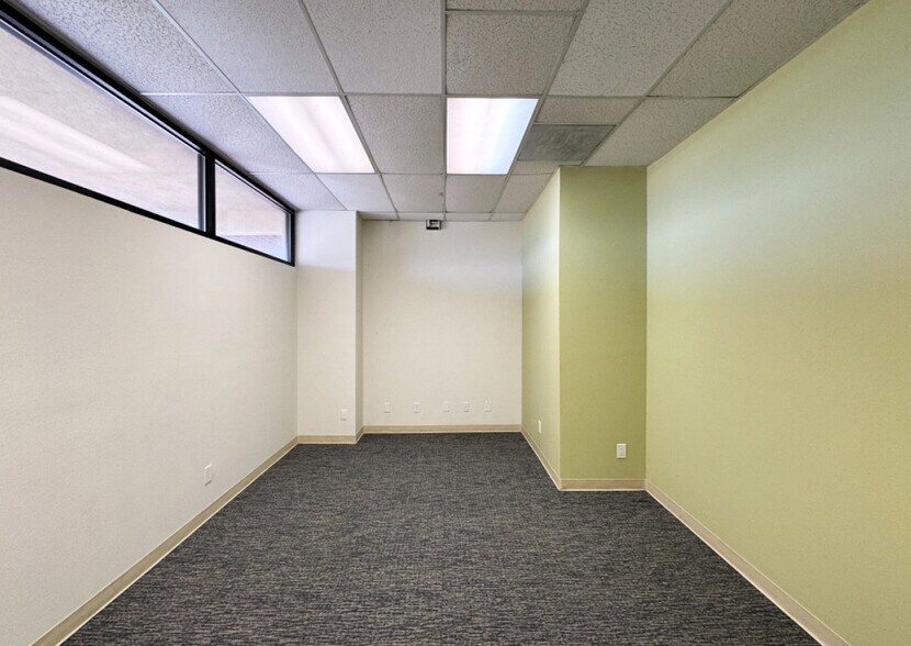 More Photos Of 730 St Michaels Dr, Santa Fe General Retail For Lease