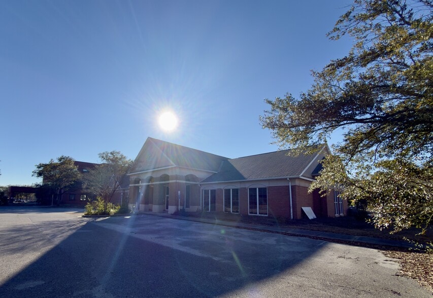 More Photos Of 5061 N 12th Ave, Pensacola Bank For Lease