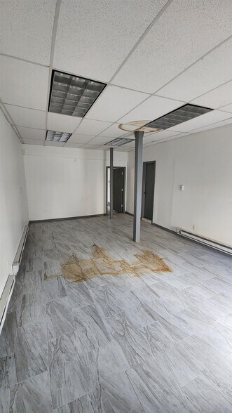 More Photos Of 18-20 Bergen Ave, Jersey City Storefront Retail Residential For Lease