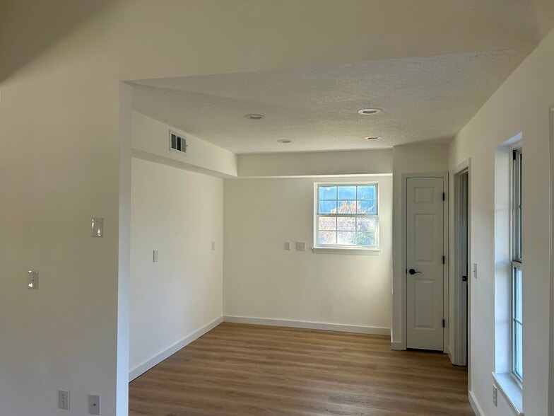 More Photos Of 1477 S 8th St, Fernandina Beach Office For Lease